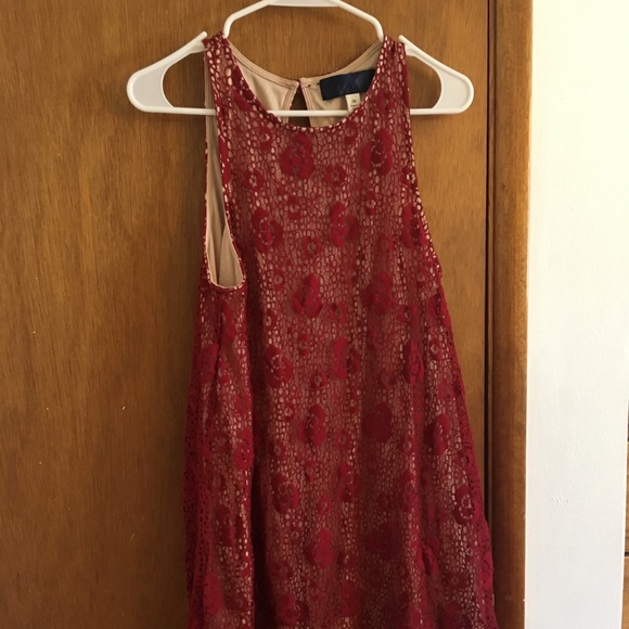 Red lace dress - Picture 1 of 3